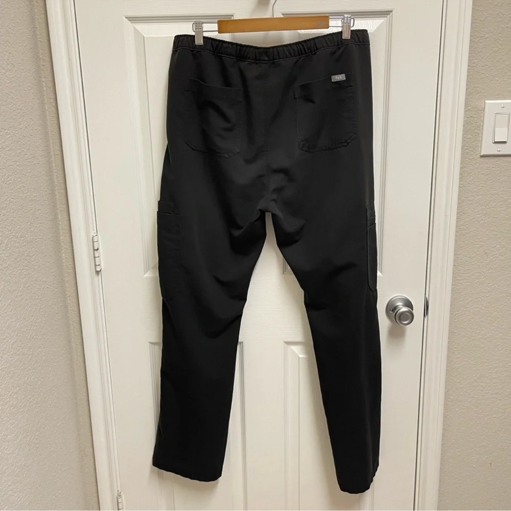 FIGS Men’s Cairo Cargo Scrub Black Pants. Sz XL